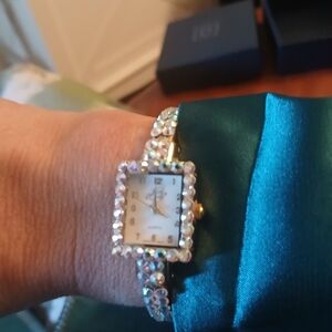 Elegant Gold Crystal Women's Bracelet Watch